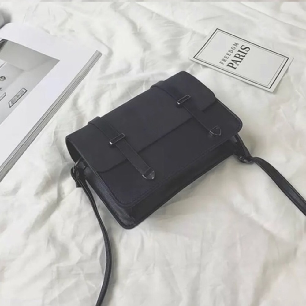 Black Messenger Tote - Picture 6 of 8